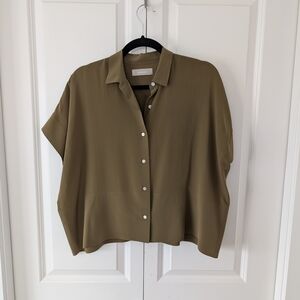 Everlane Olive Short Sleeve Button-Down 100% Silk Blouse